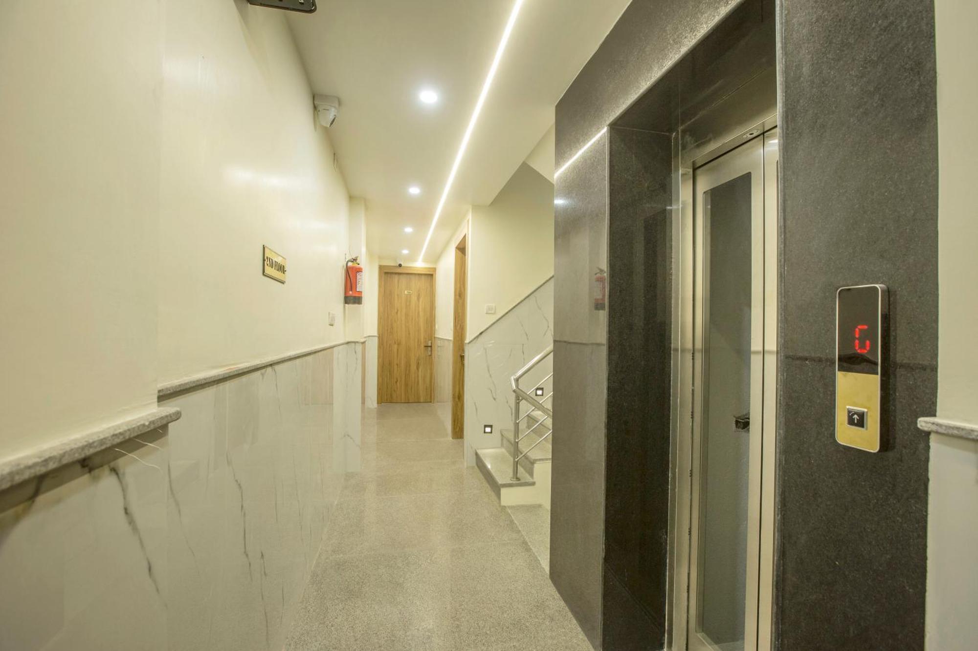 Hotel Luxe Manor Near Delhi Airport Nuova Delhi Esterno foto