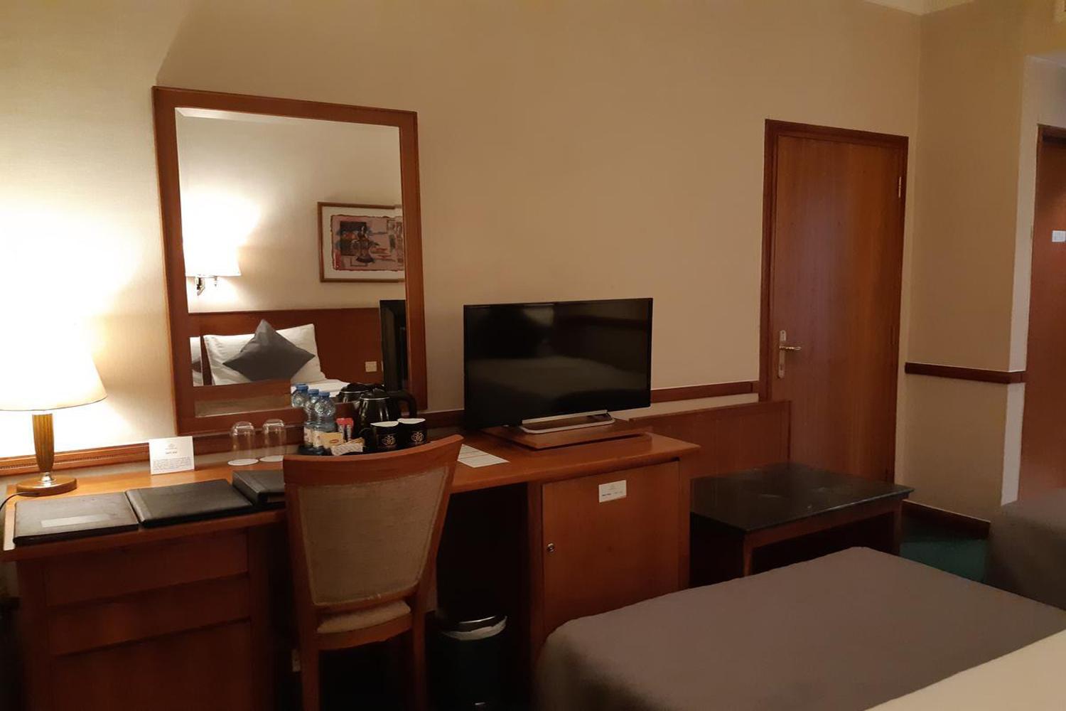 Hotel Luxe Manor Near Delhi Airport Nuova Delhi Esterno foto