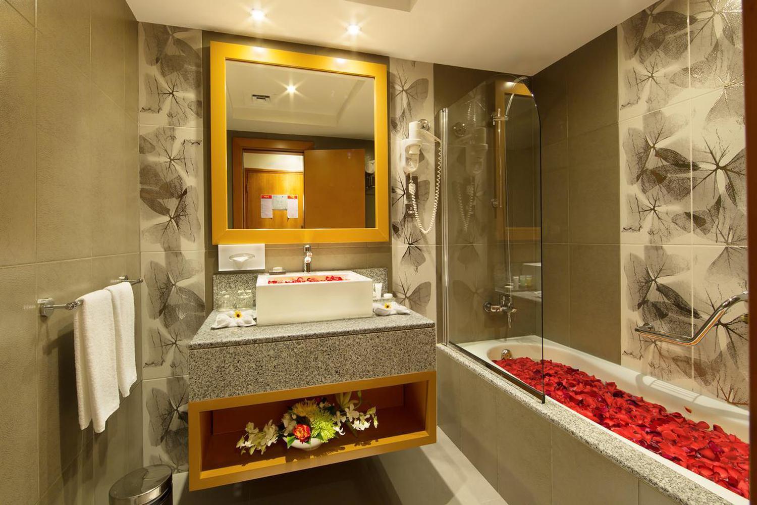 Hotel Luxe Manor Near Delhi Airport Nuova Delhi Esterno foto